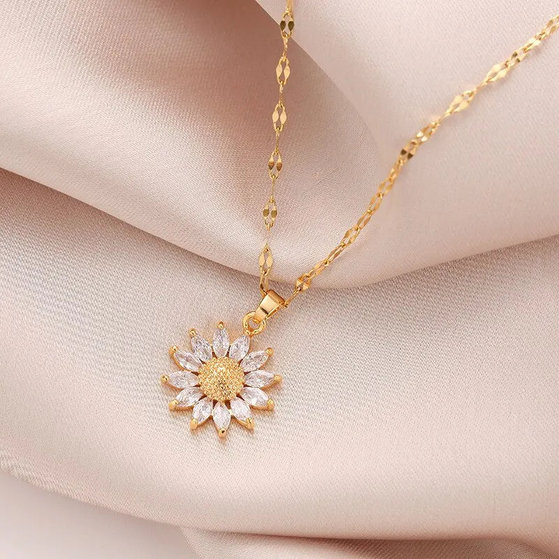 Daisy Sunshine pendant necklace