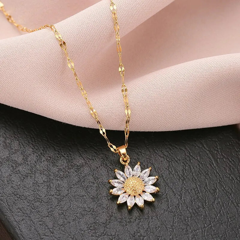 Daisy Sunshine pendant necklace