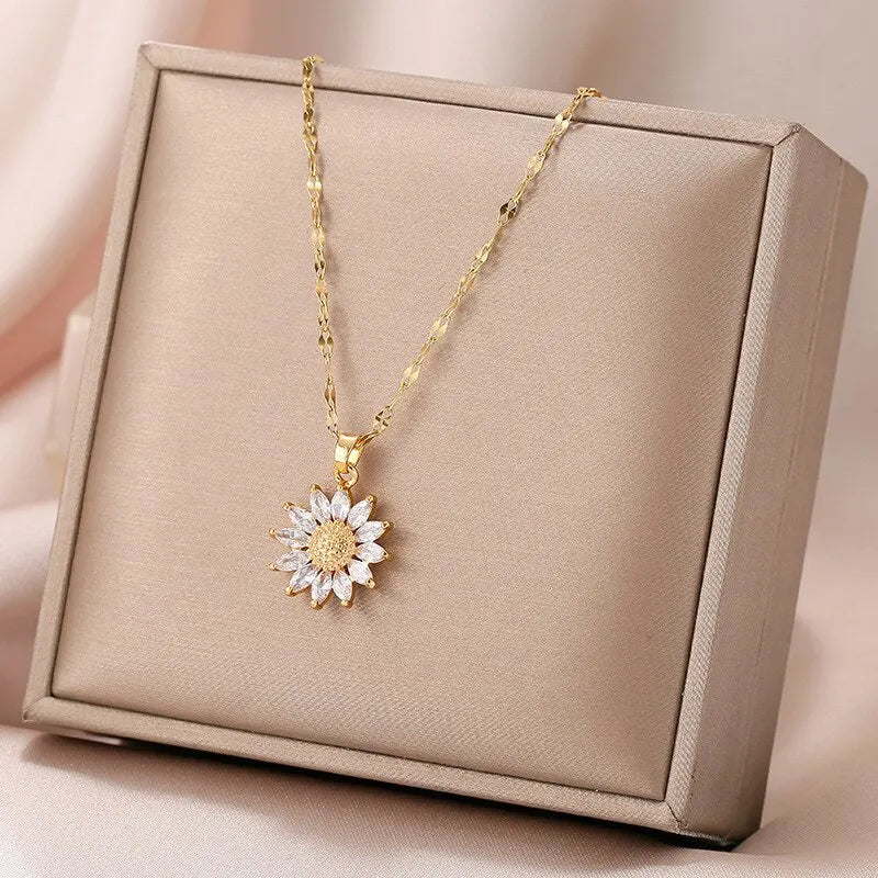 Daisy Sunshine pendant necklace