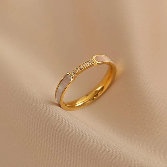 Classic gold ring